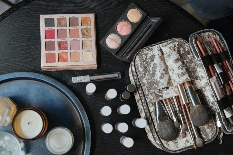 Les indispensables de la beauté en voyage : des petits sauveurs pour les longs voyages !