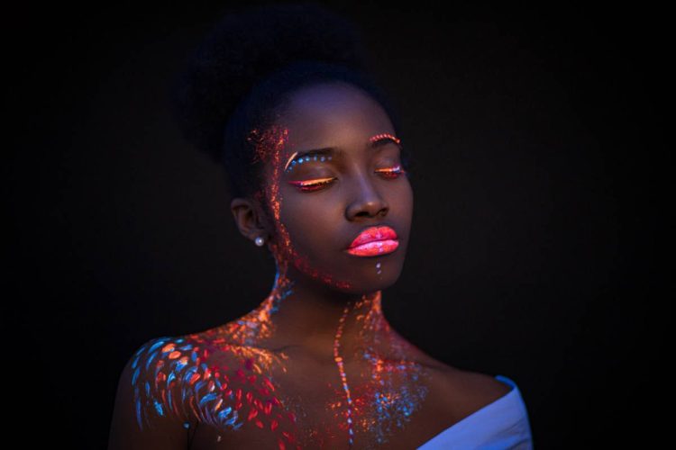 3 conseils pour réussir un maquillage fluo