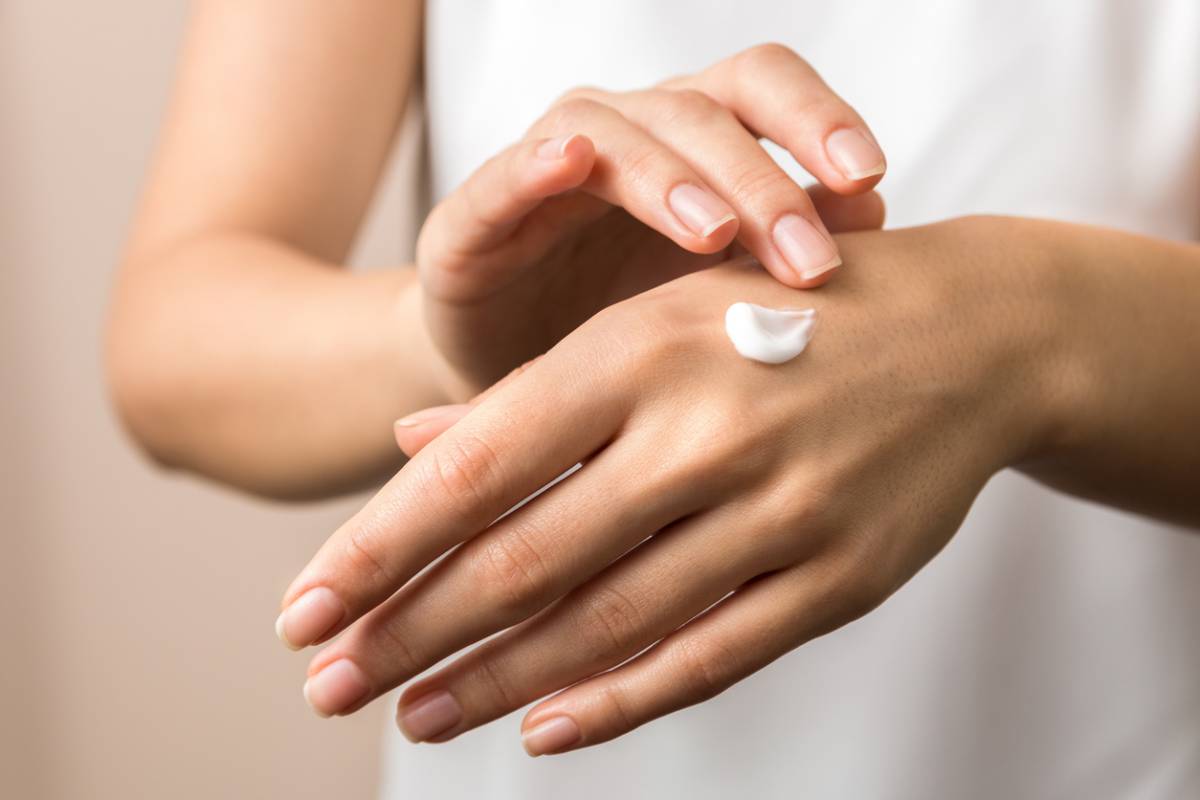Hydratation des mains : les bienfaits de l’utilisation d’une crème au quotidien