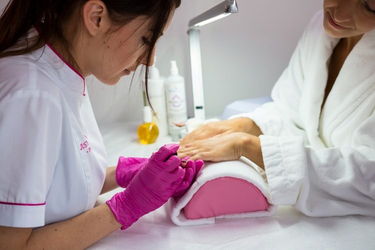 Comment utiliser sa ponceuse à ongle ?