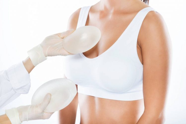 5 choses à savoir avant de se faire poser des implants mammaires