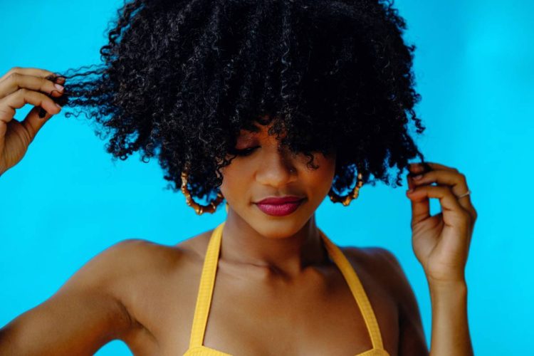 Cheveux crépus : envie de passer à la perruque naturelle ?