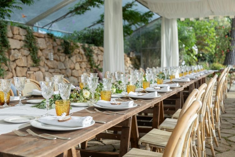 Comment réussir un dîner entre amisà la maison?