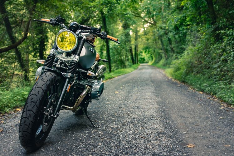 Voici comment passer son permis moto rapidement !