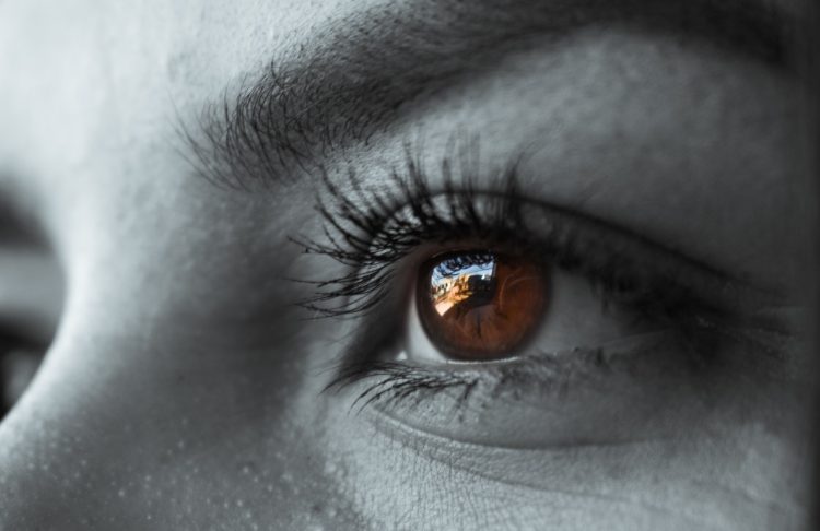 Extensions de cils : tout savoir avant de me lancer