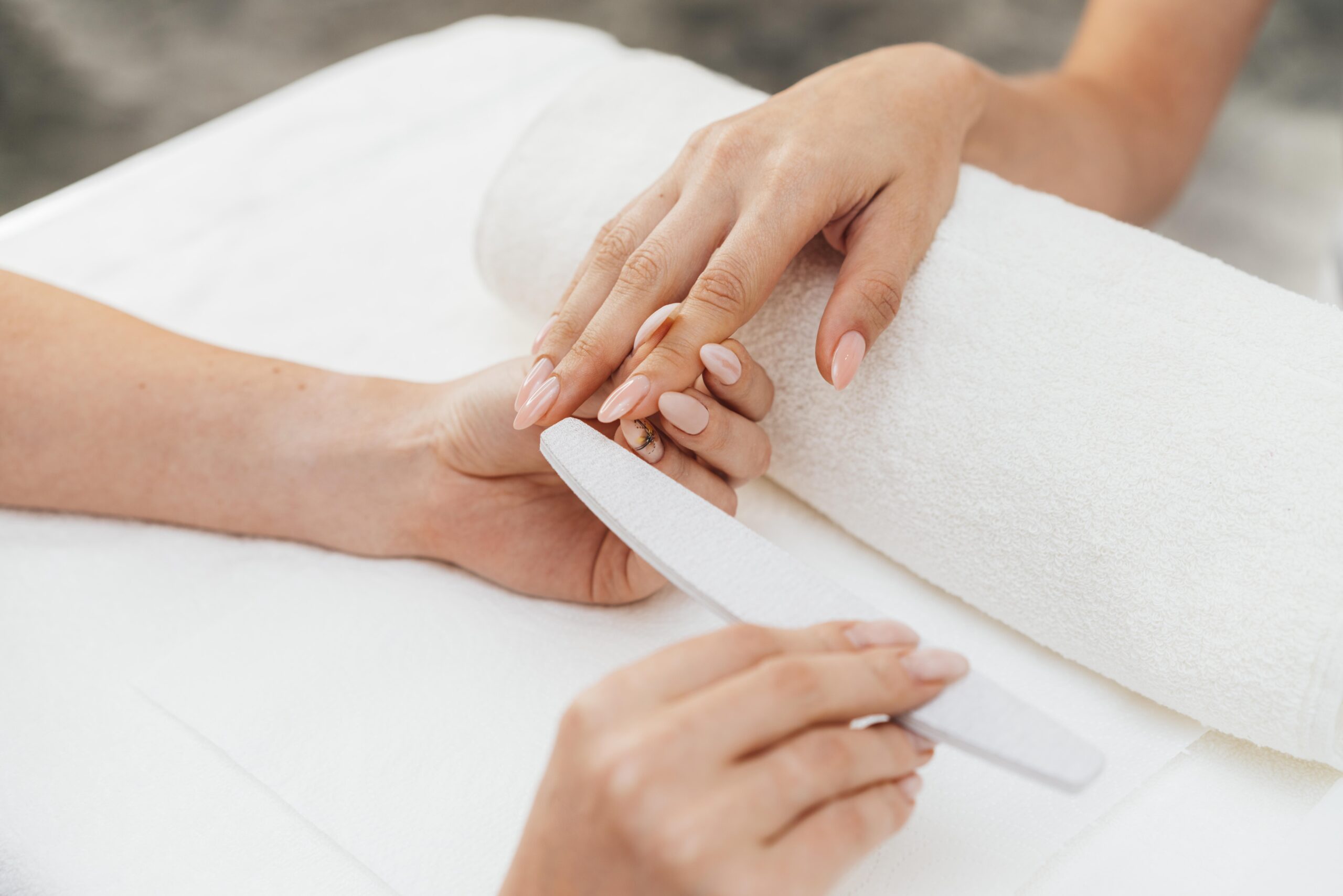 Ongle porcelaine : Quelle différence avec les autres types de poses d’ongles ?