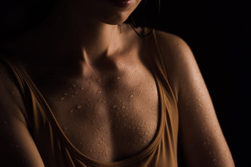 4 façons dont votre entraînement affecte votre peau