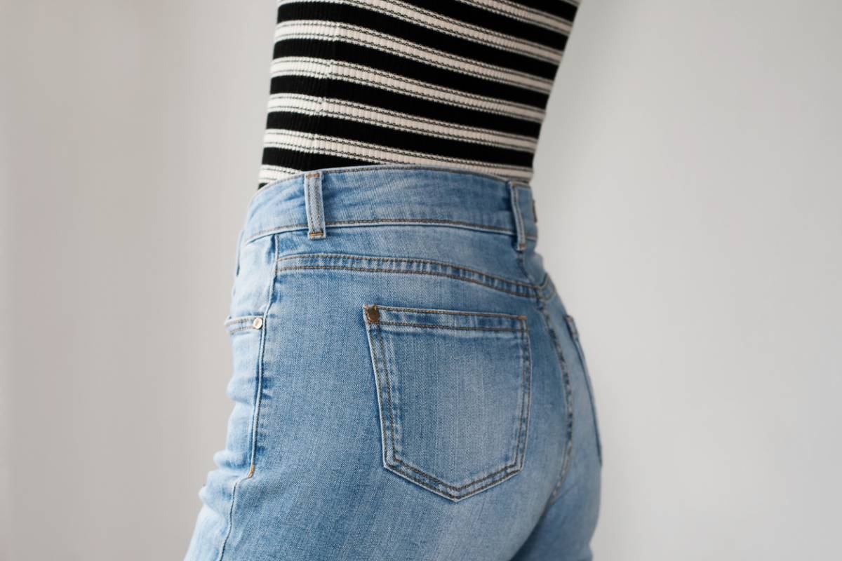 Le pantalon femme taille haute est-il toujours tendance ?