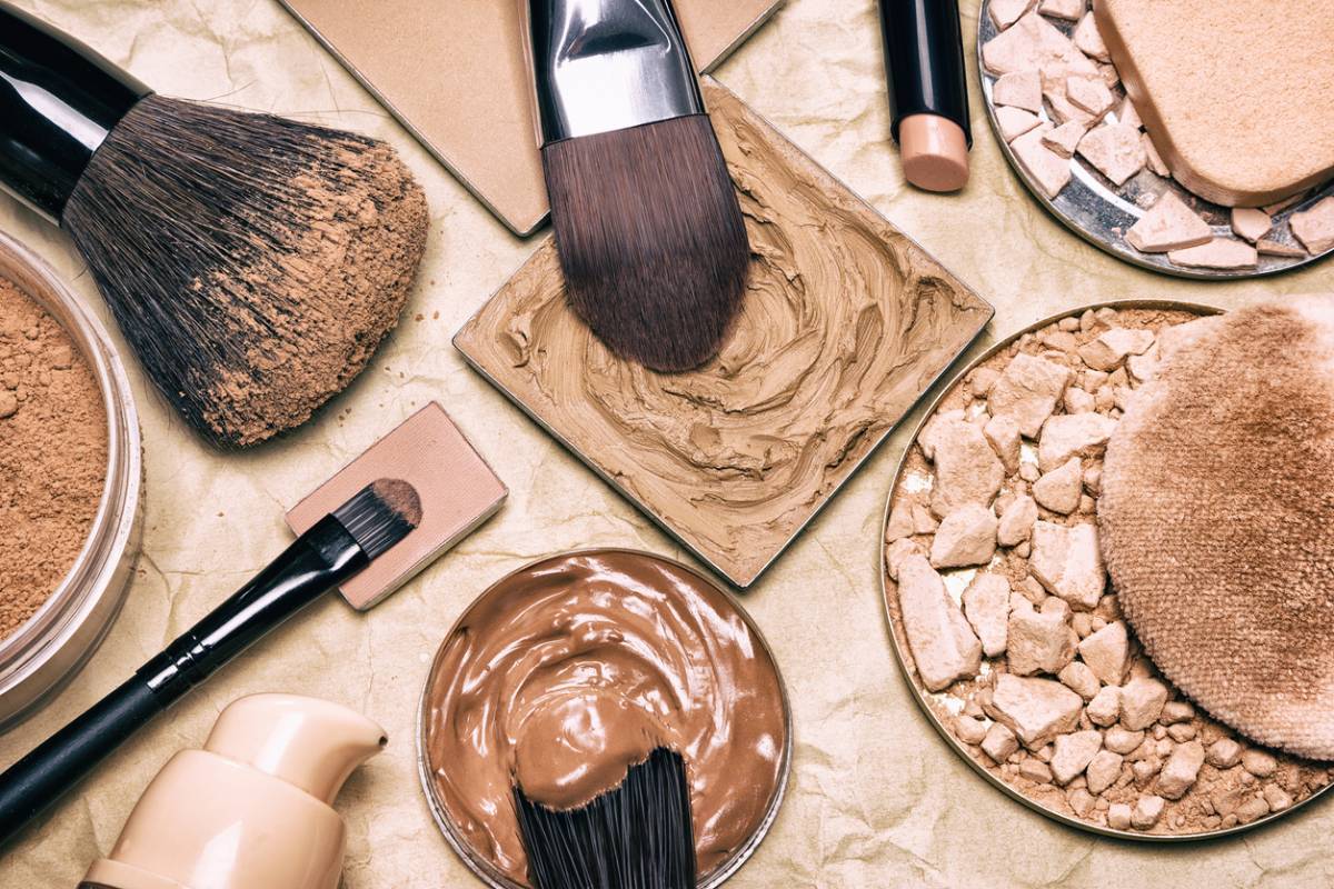 Maquillage : quelles astuces pour un teint glowy cet été ?