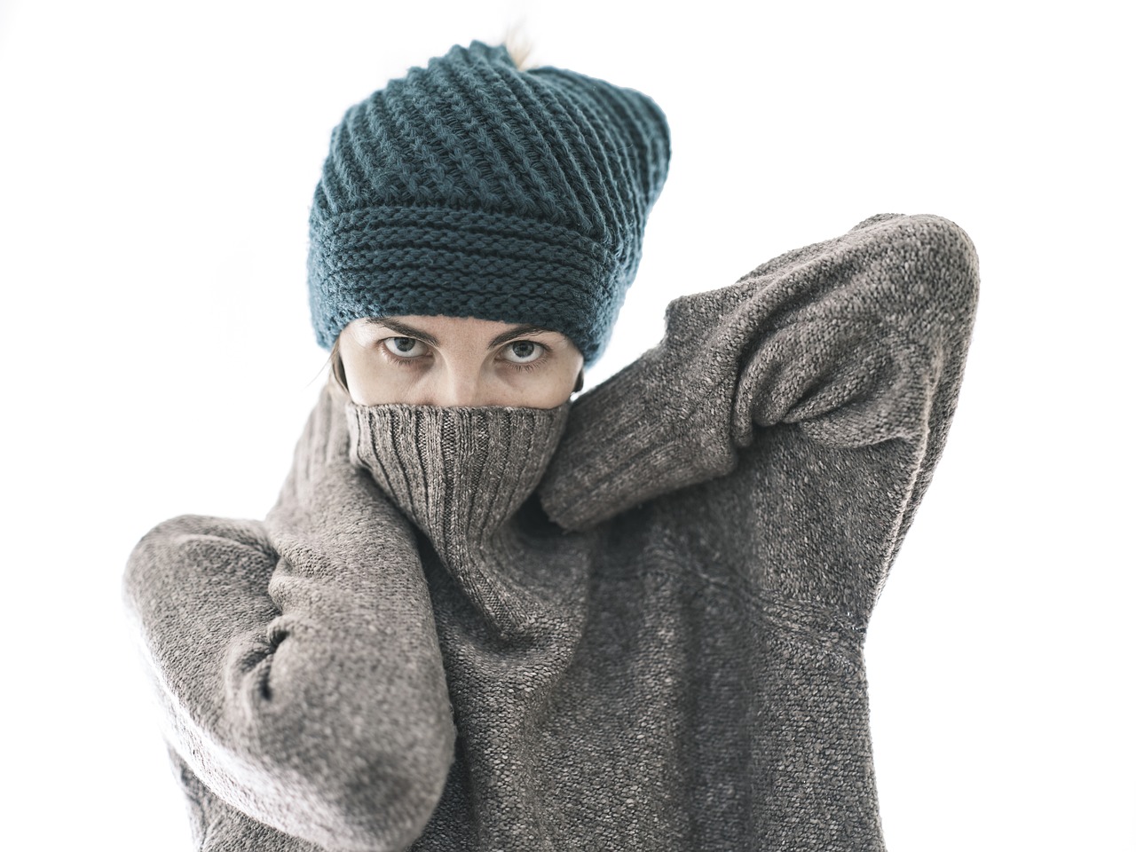 Comment porter un pull large pour femme cet hiver 2023 ?