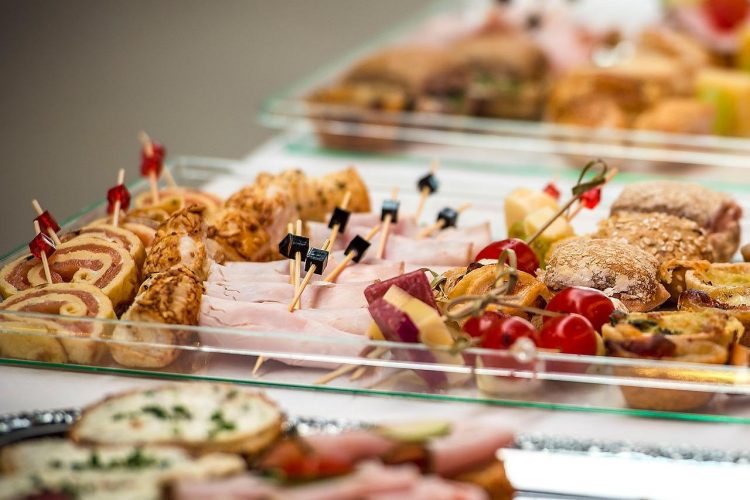 Quel type de traiteur pour un apéro dinatoire à la maison ?