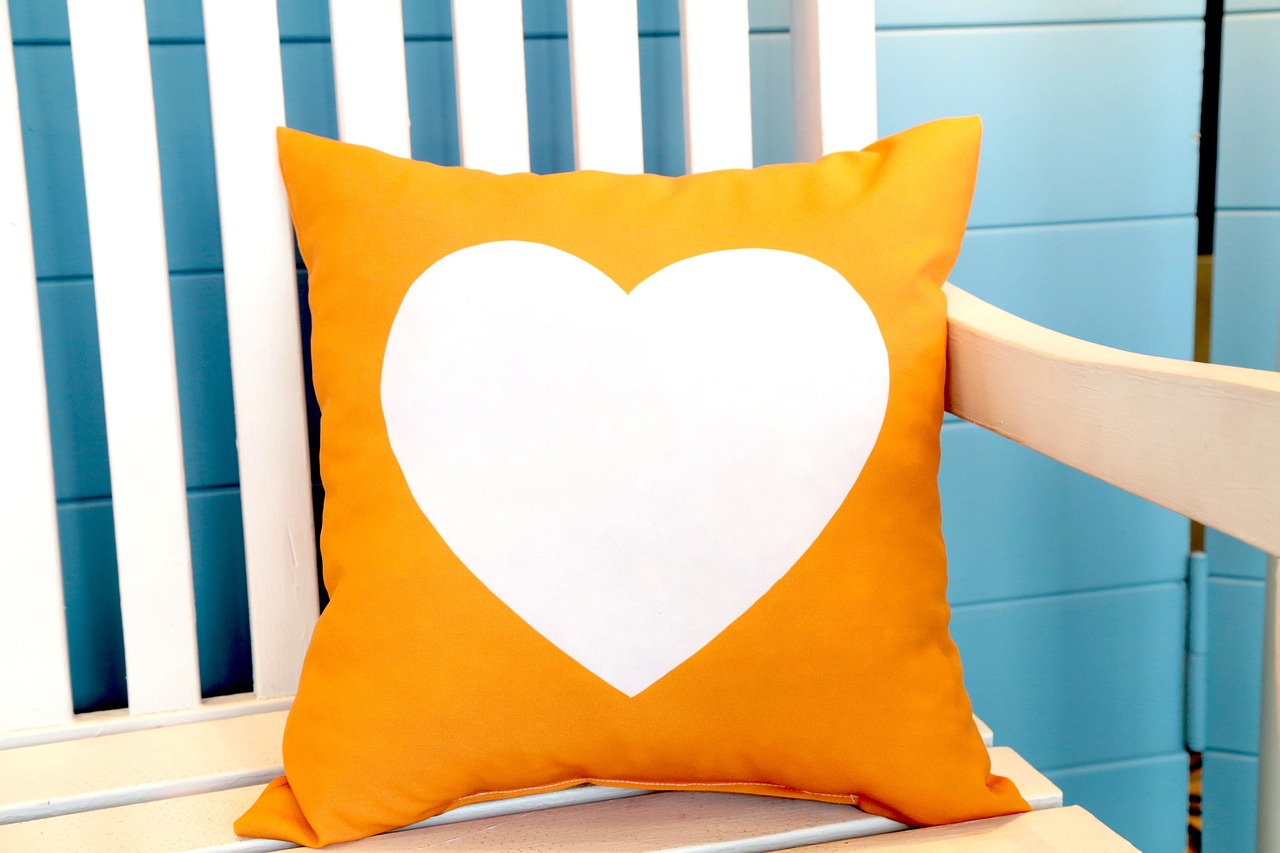 Coussin personnalisé : l’accessoire déco qui fait la différence