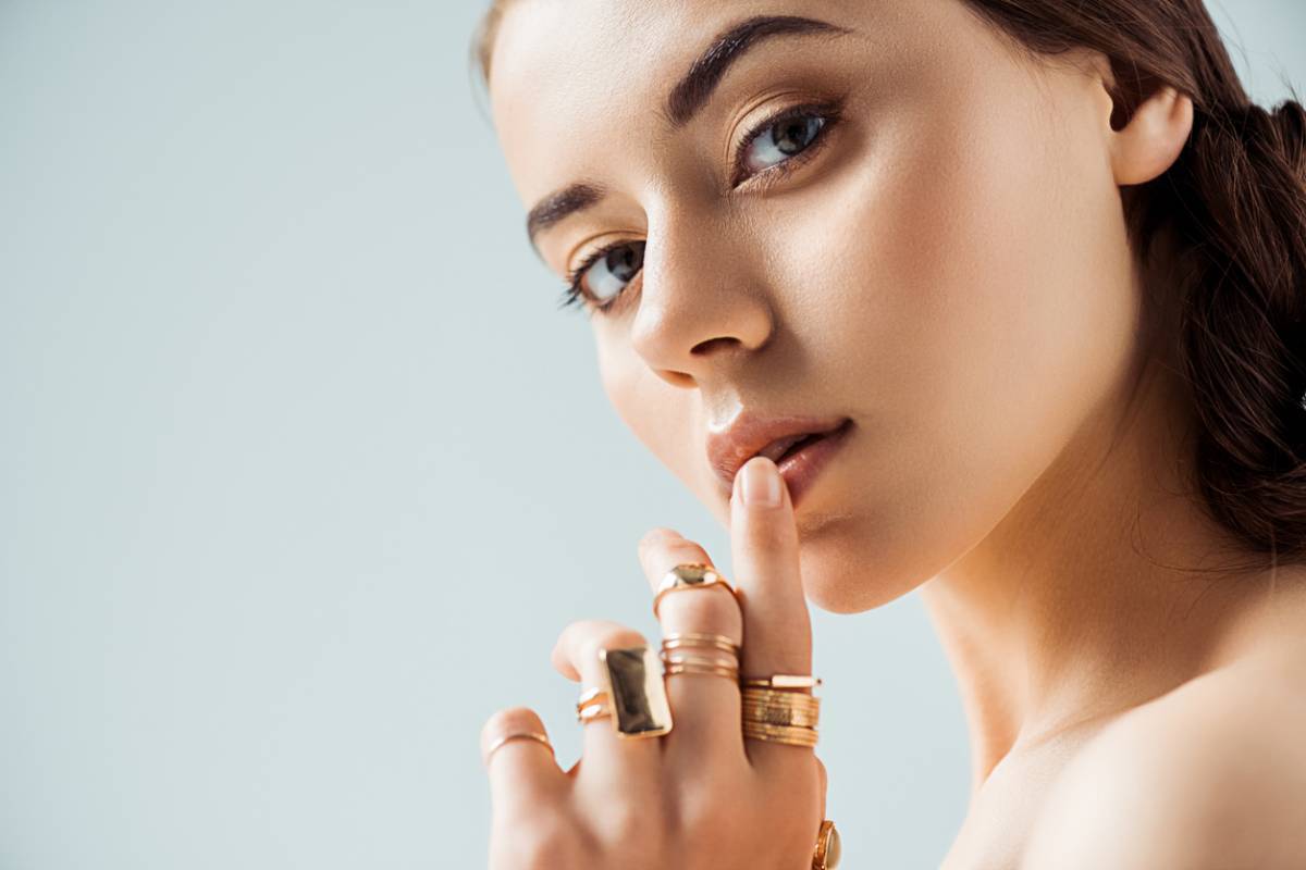 3 astuces pour réussir son accumulation de bagues fantaisie