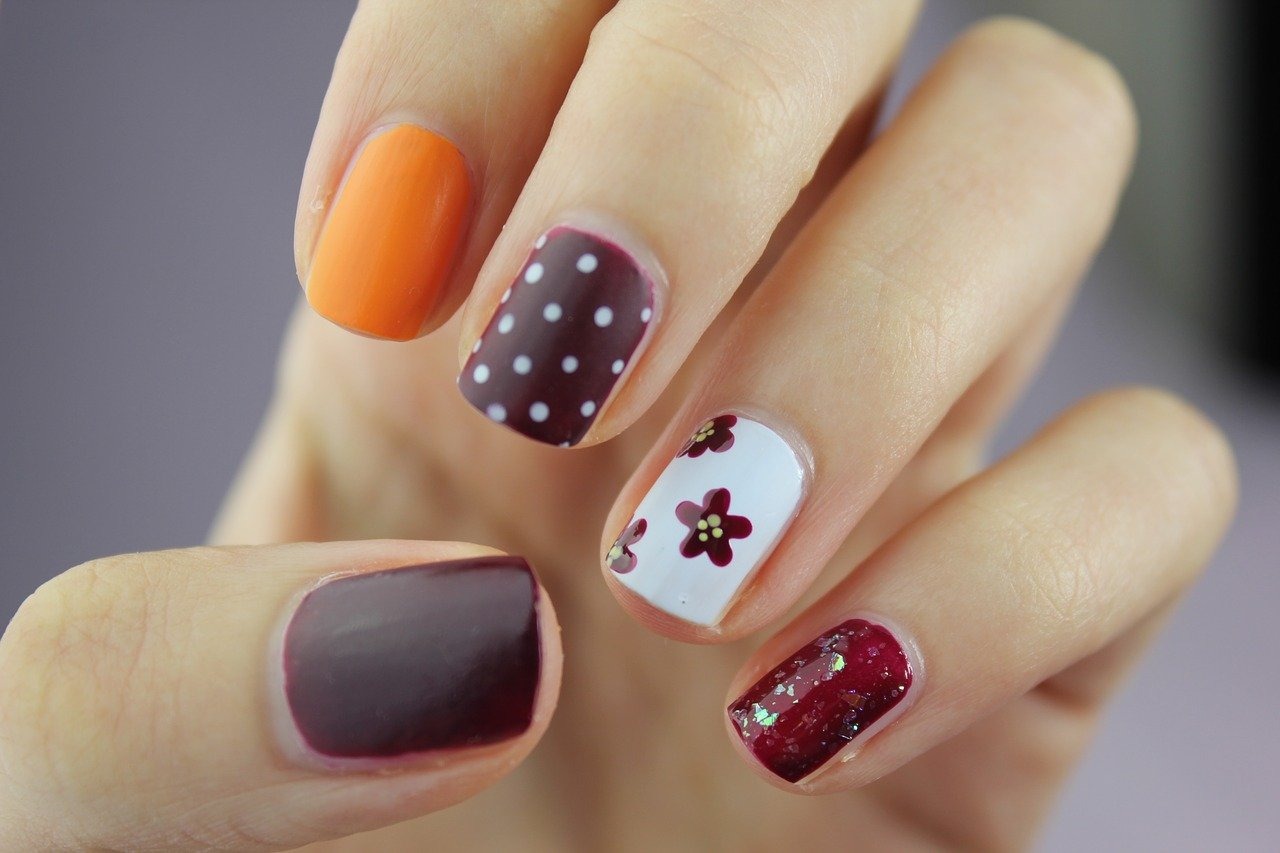 10 très belles idées de manucure artistique pour ongles courts