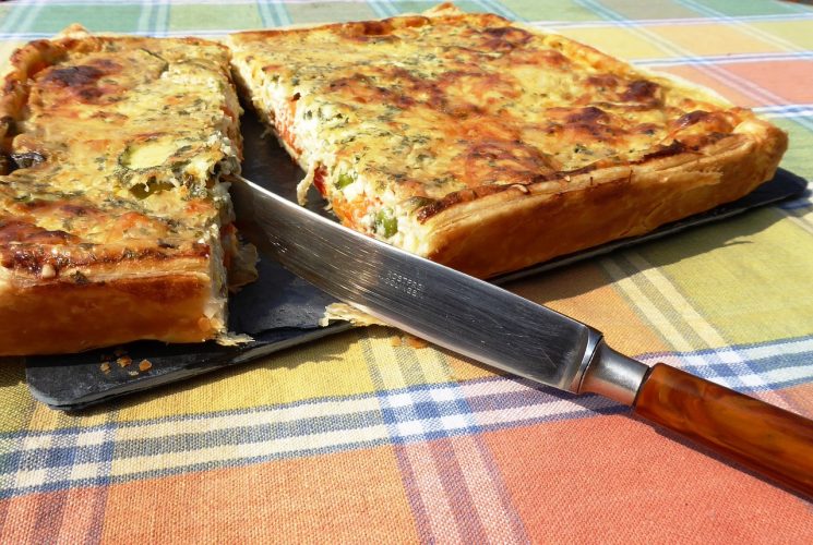 Recette de quiche sans croûte aux épinards, aux herbes et à l’ail