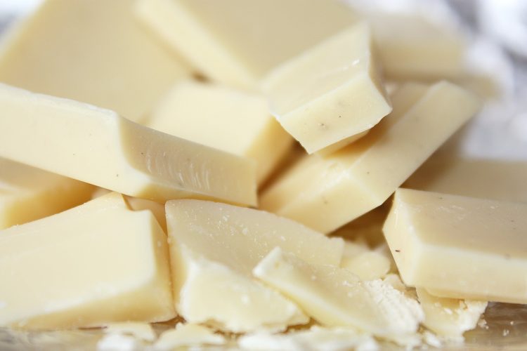 Comment est fait le chocolat blanc : tout ce que vous devez savoir
