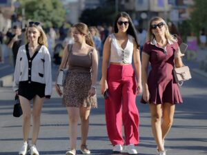 Adopter les tenues légères et élégantes pour femme cet été
