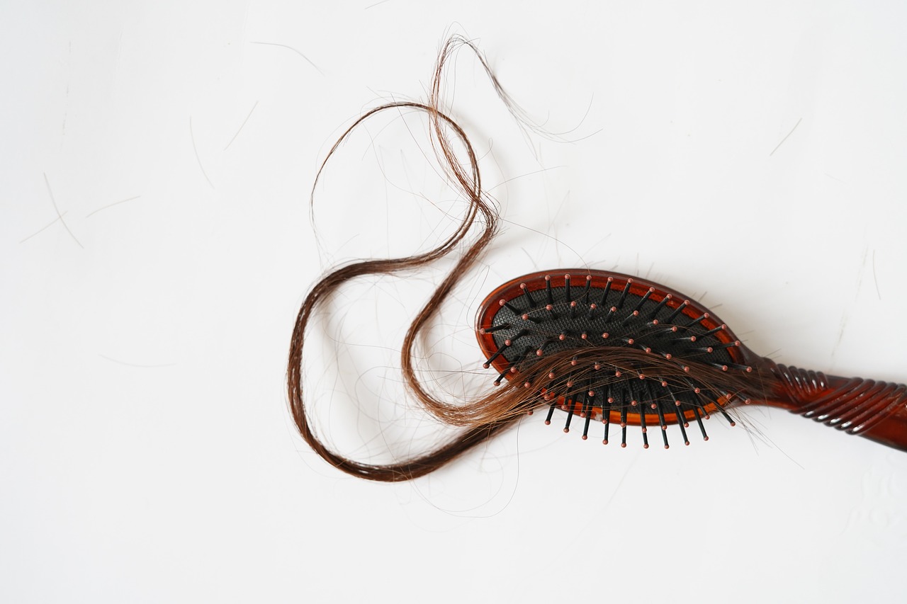 Traiter la perte de cheveux tout en restant à la pointe de la mode