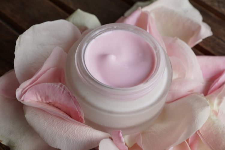Démaquillant maison : une recette naturelle pour un démaquillage maison