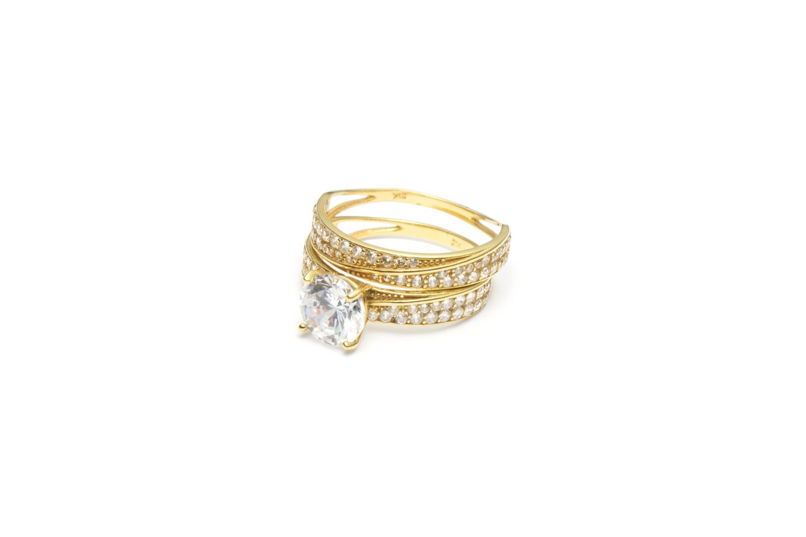 Comment nettoyer les bagues et boucles d’oreilles en diamant.
