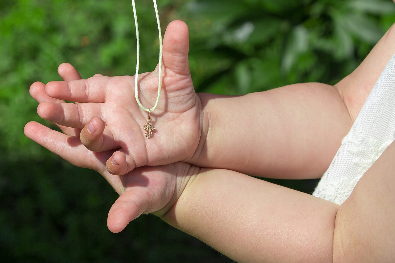 Les raisons d’offrir une médaille miraculeuse comme cadeau de baptême