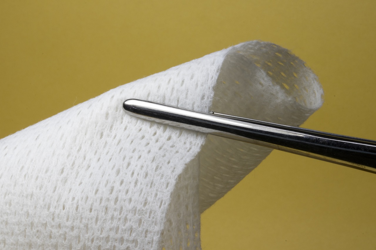5 astuces infaillibles pour enlever la colle de sparadrap sur la peau