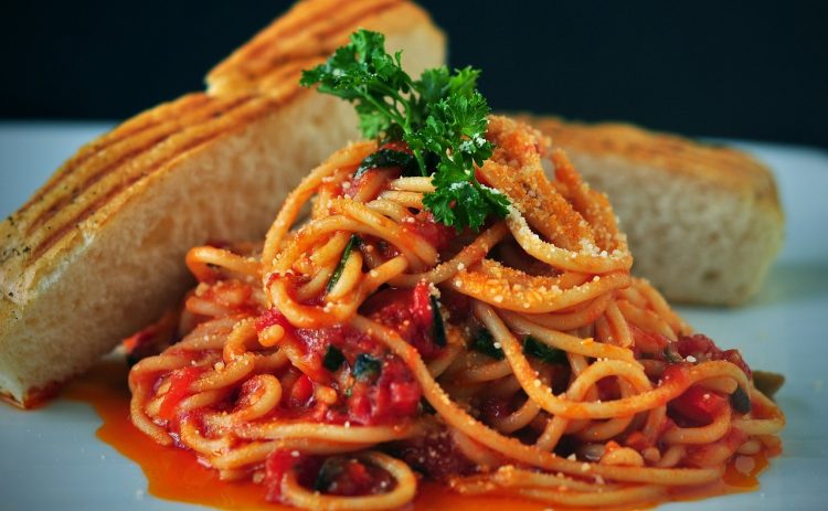 Sauce spaghetti maison rapide prête en moins de 30 minutes !