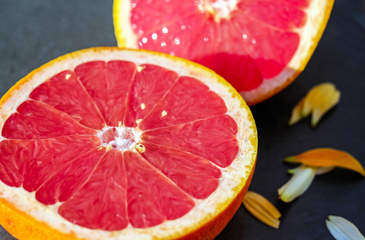 9 huiles essentielles comestibles et comment les utiliser dans les recettes
