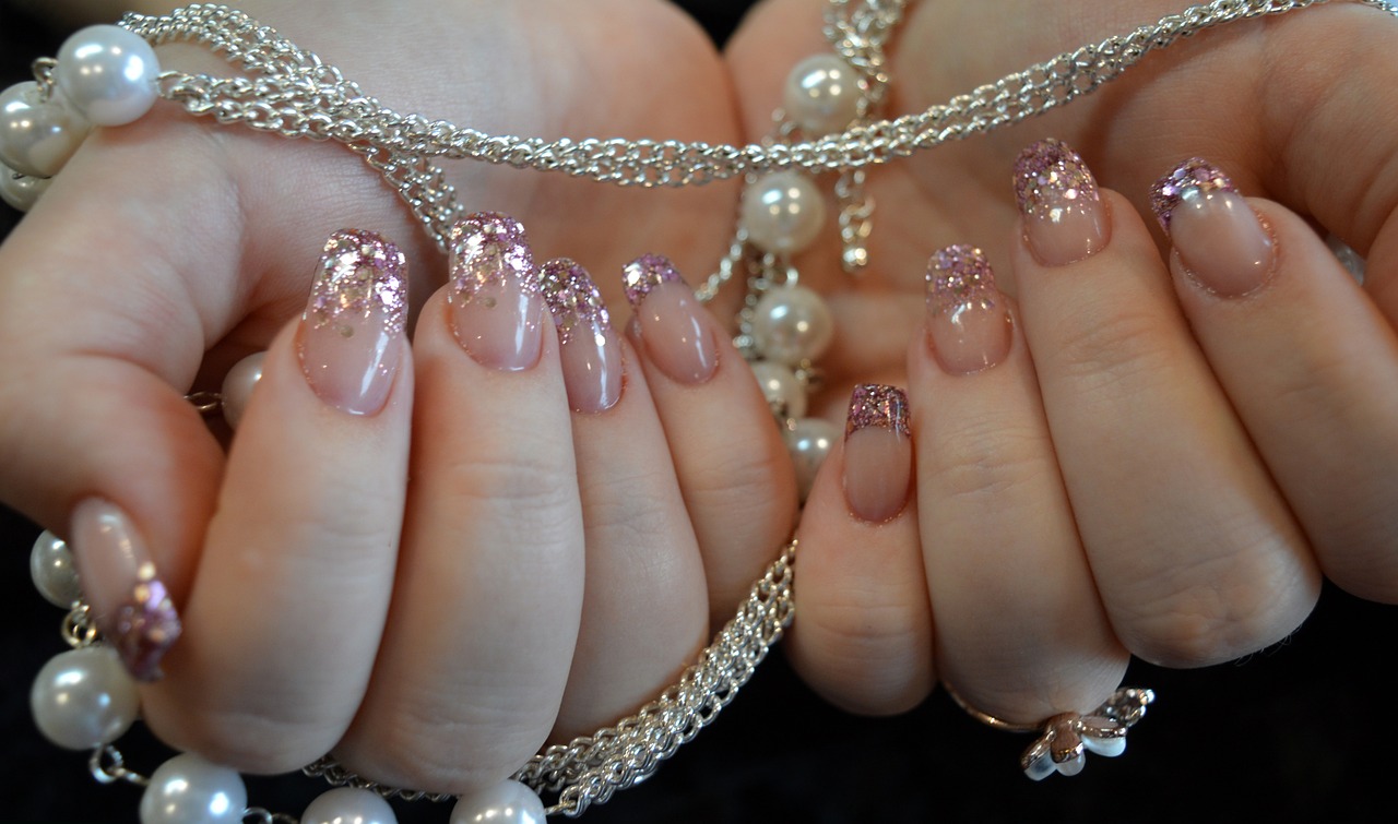 Craquez pour l’effet pull sur vos ongles : tutoriel facile pour un résultat impressionnant