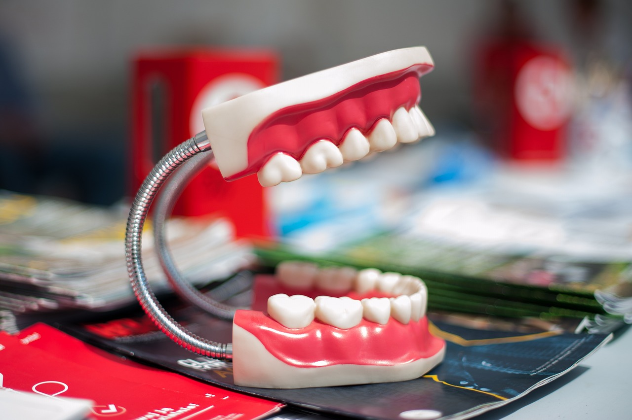5 astuces efficaces pour combattre les taches marron sur les dents pour toutes les femmes