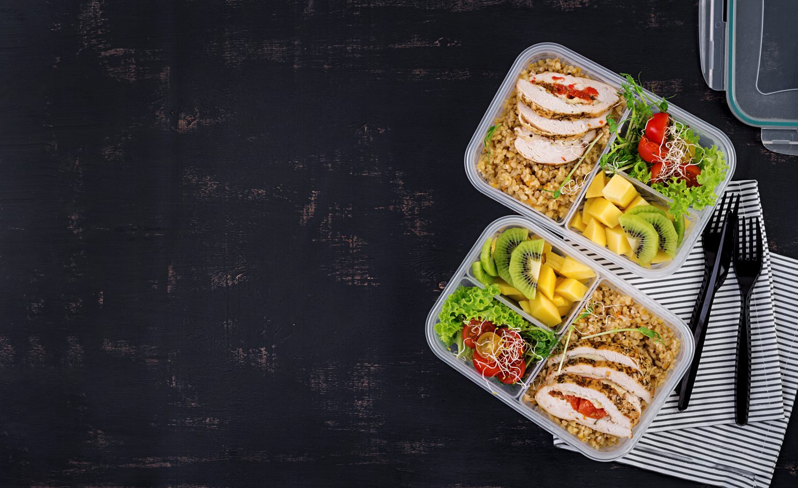 Passer un moment convivial entre collègues autour d’un déjeuner avec livraison de plateaux repas au bureau