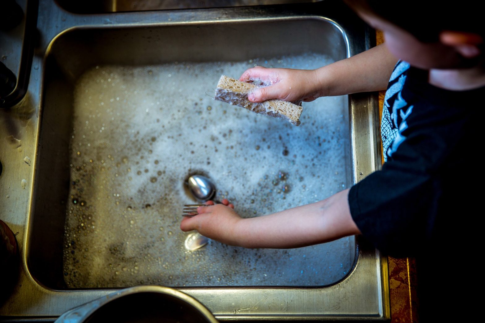 Comment nettoyer les casseroles et les poêles : Apprenez ce qui fonctionne et ce qui ne fonctionne pas