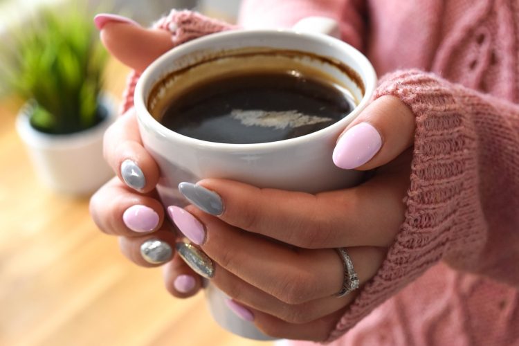 Ongle Porcelaine : On vous dit tout ! les ongles en porcelaine, C’est mieux ?