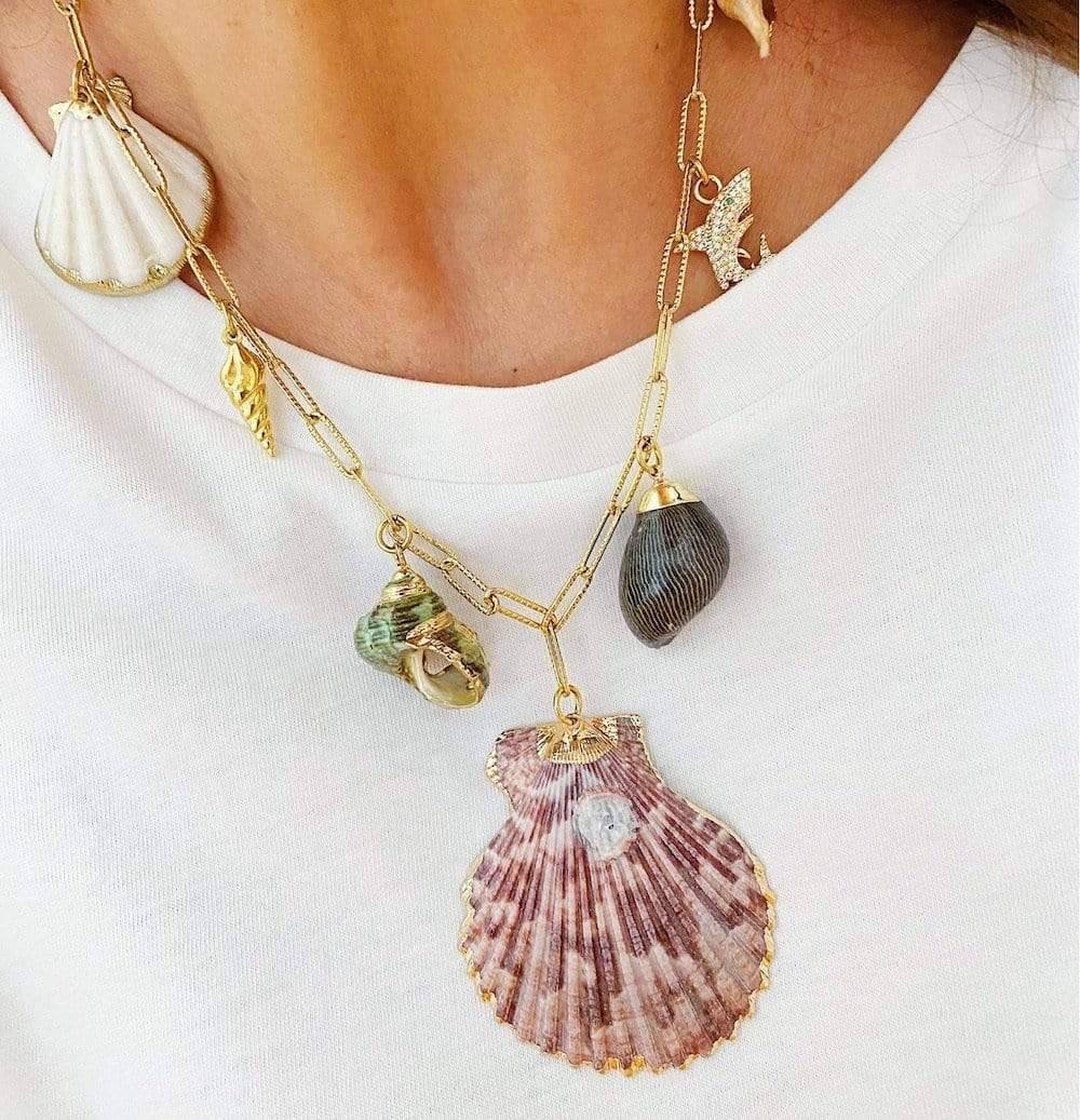 Un collier coquillage 