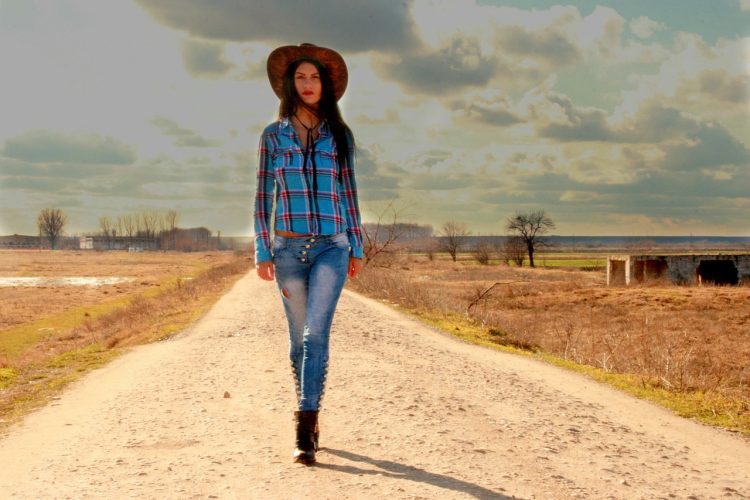 Comment adopter un look western ?