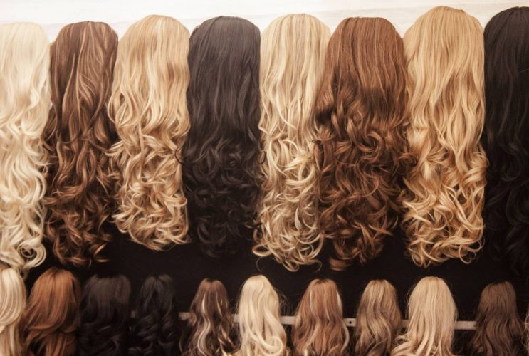 Cheveux : pourquoi pas une perruque ou des extensions ?
