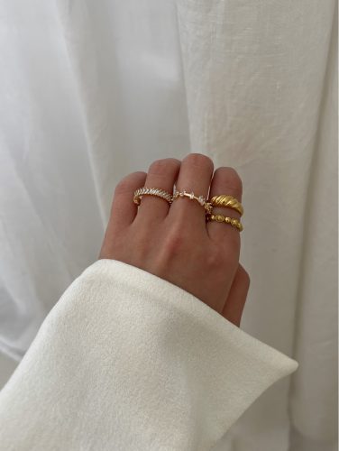beige jewels