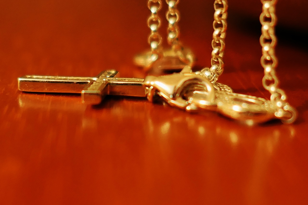 Nettoyer ses bijoux en or, pour préserver leur bel éclat