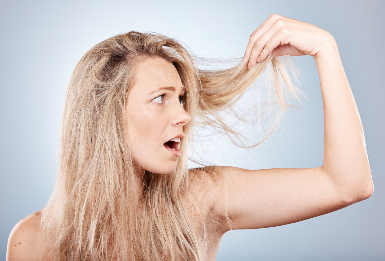 Pourquoi les cheveux sont-ils secs ?