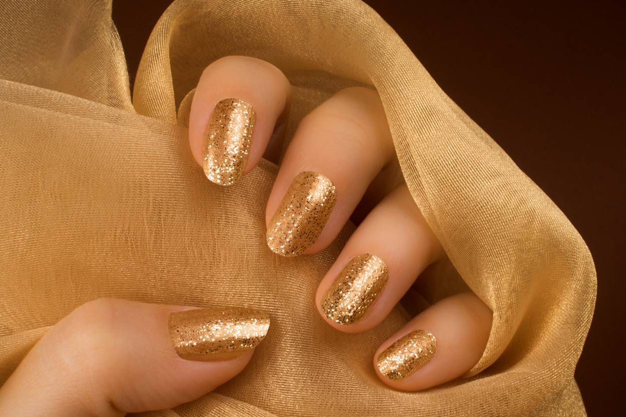 vernis à ongles ESSIE, nuances or