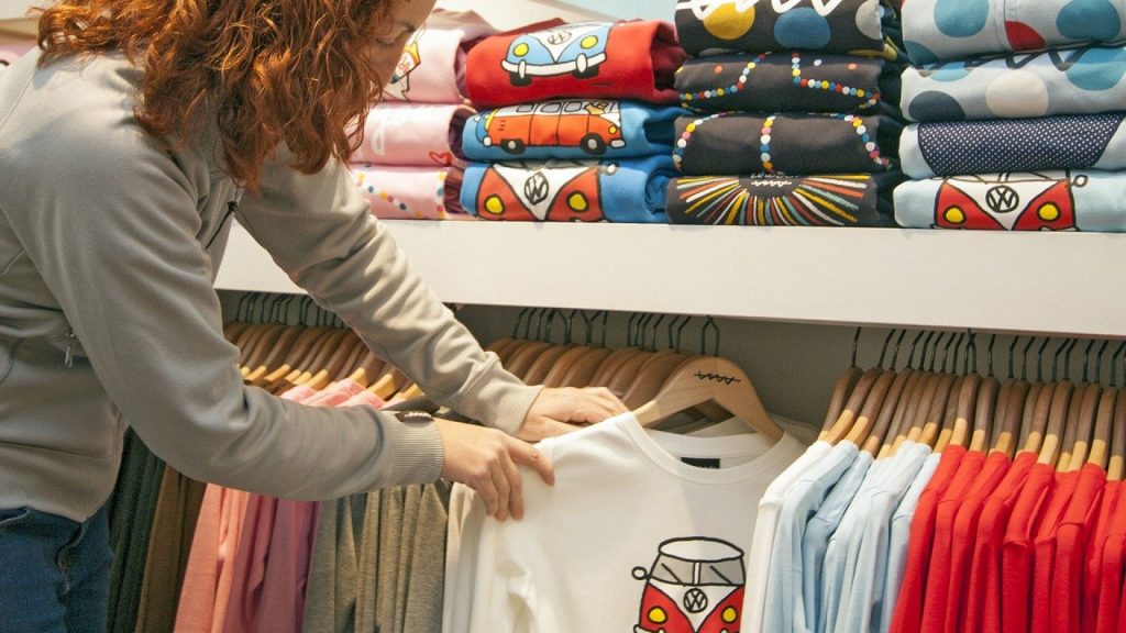 Boostez votre tenue avec un t-shirt pour femme sublimé par un message !