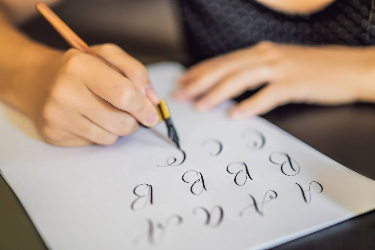 Apprendre le lettering en quelques étapes 
